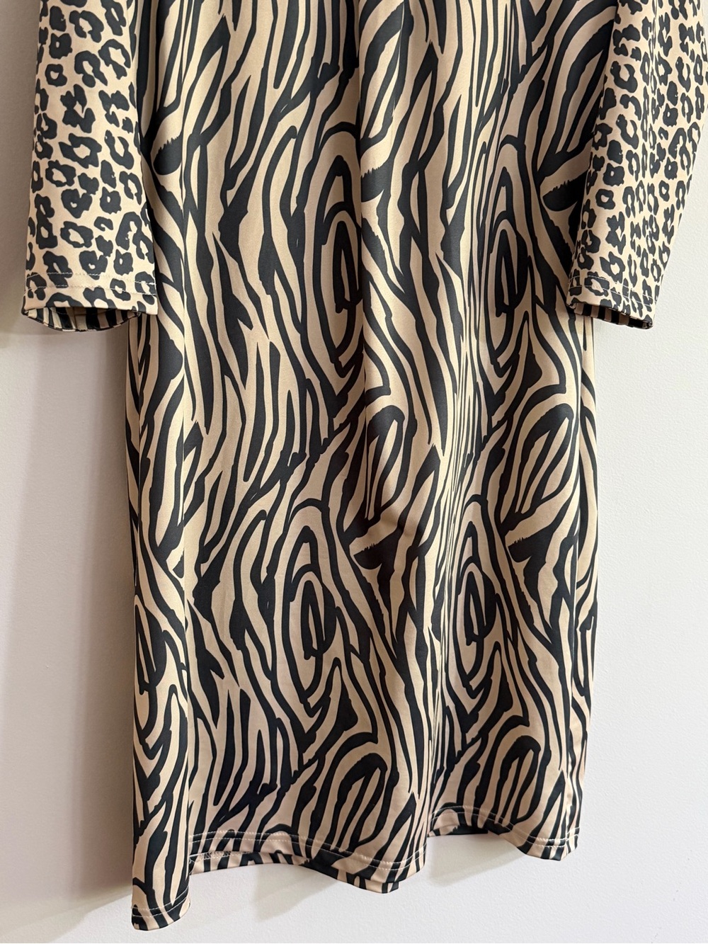 Gretchen Scott Jersey L Everywhere Tan/Black Animal Instincts Print Dress RESORT - Picture 9 of 13